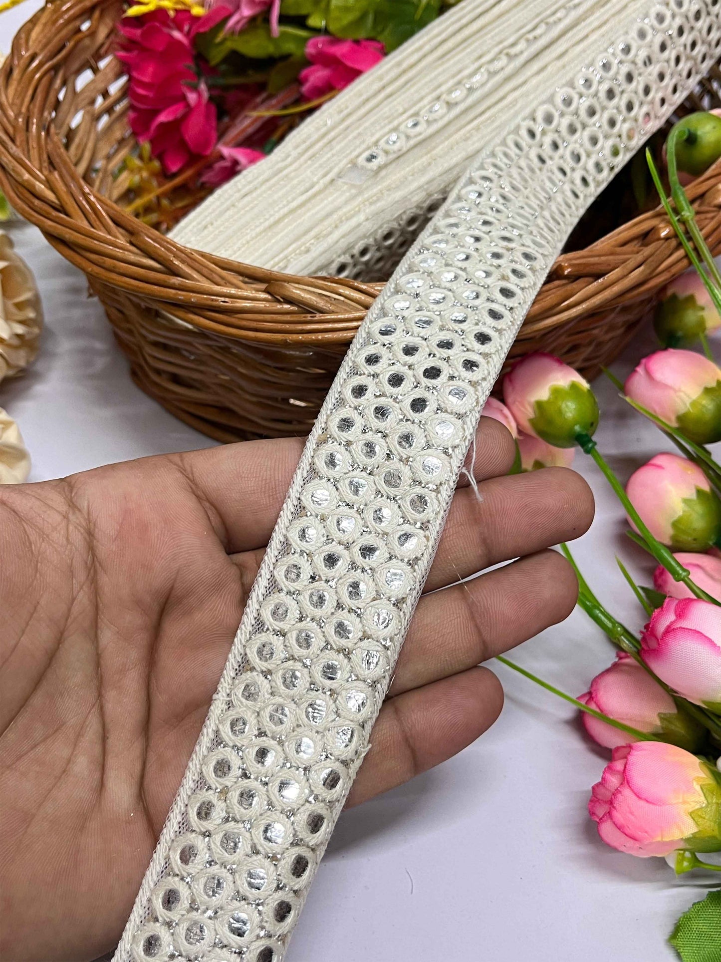 Dyble Lucknowi Lace in Faded Olive Off White – 9 Meter Roll