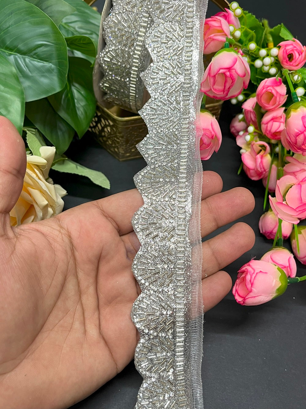 Stonework Silver Lace Scallop Trim – Diamond Zarkhan Indian Trim – 9 Meter, 1 Inch Width