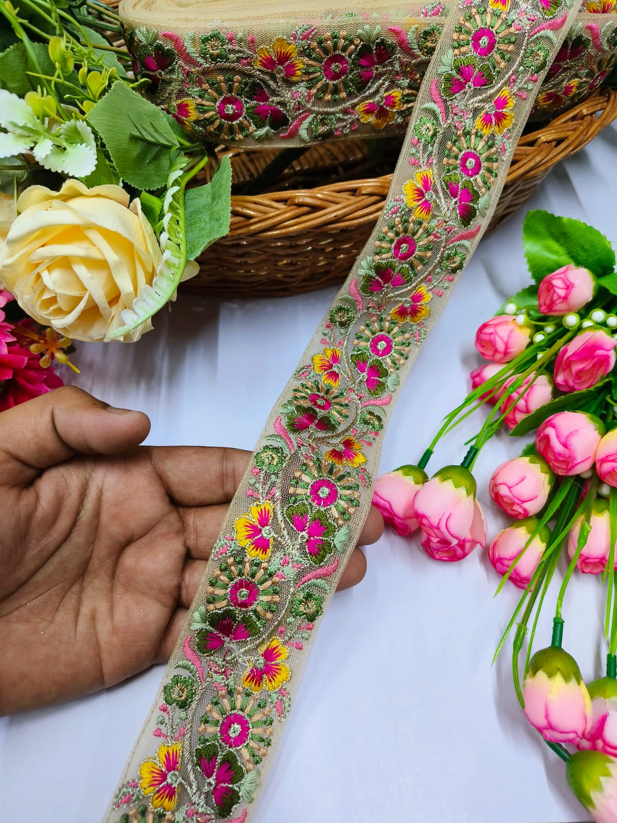 Embroidered Fabric Trim Indian Embroidery Sari Border Crafting Saree Sewing Decorative Beach Bag Cushions Trimmings Ribbons Tape, Jewelry Making Trim, Table Runner Lace - Multi