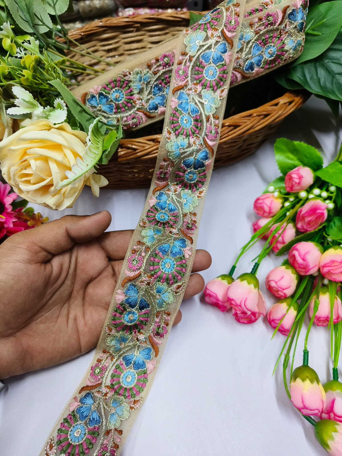 Embroidered Fabric Trim Indian Embroidery Sari Border Crafting Saree Sewing Decorative Beach Bag Cushions Trimmings Ribbons Tape, Jewelry Making Trim, Table Runner Lace - Multi