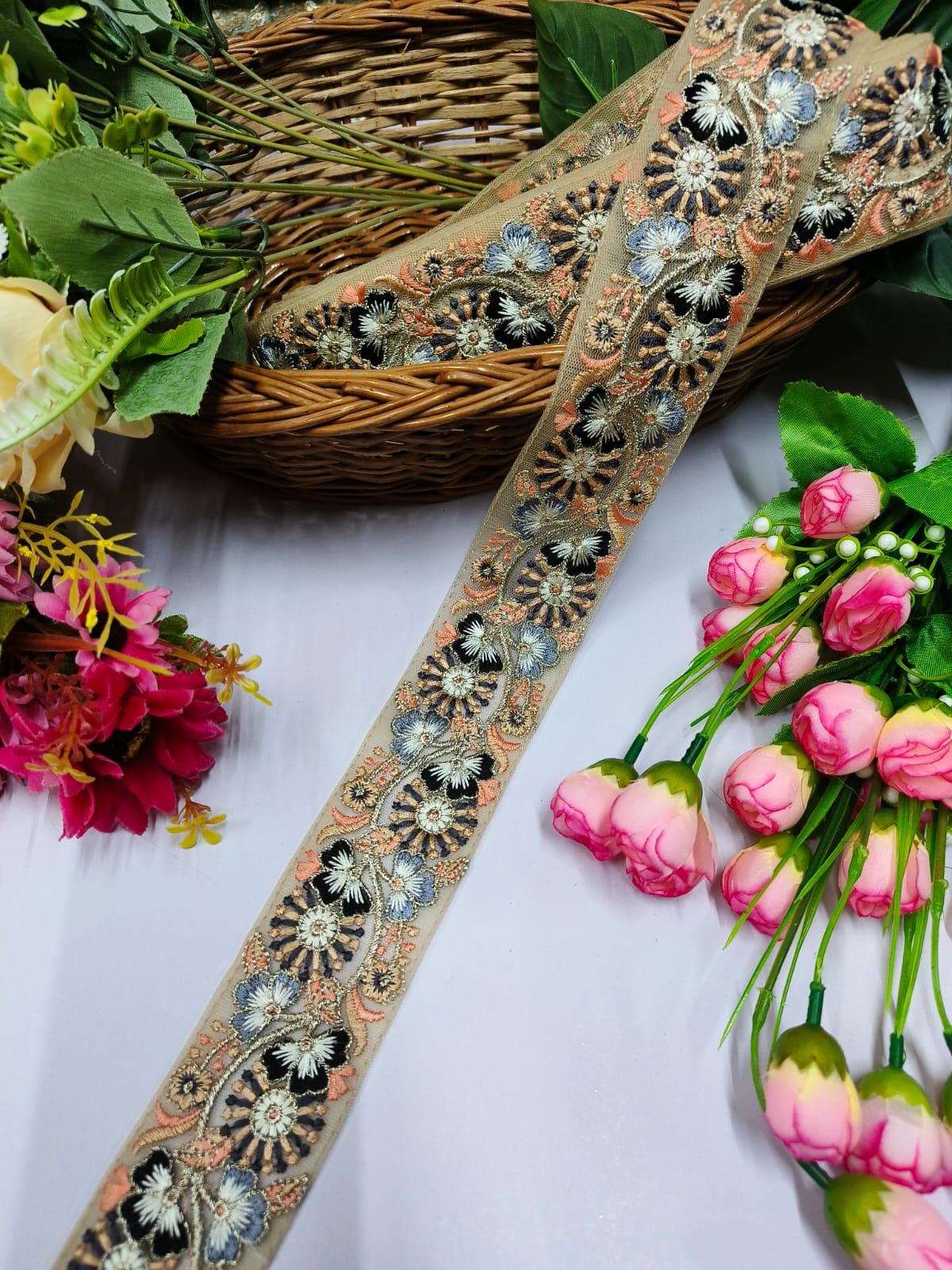 Embroidered Fabric Trim Indian Embroidery Sari Border Crafting Saree Sewing Decorative Beach Bag Cushions Trimmings Ribbons Tape, Jewelry Making Trim, Table Runner Lace - Multi