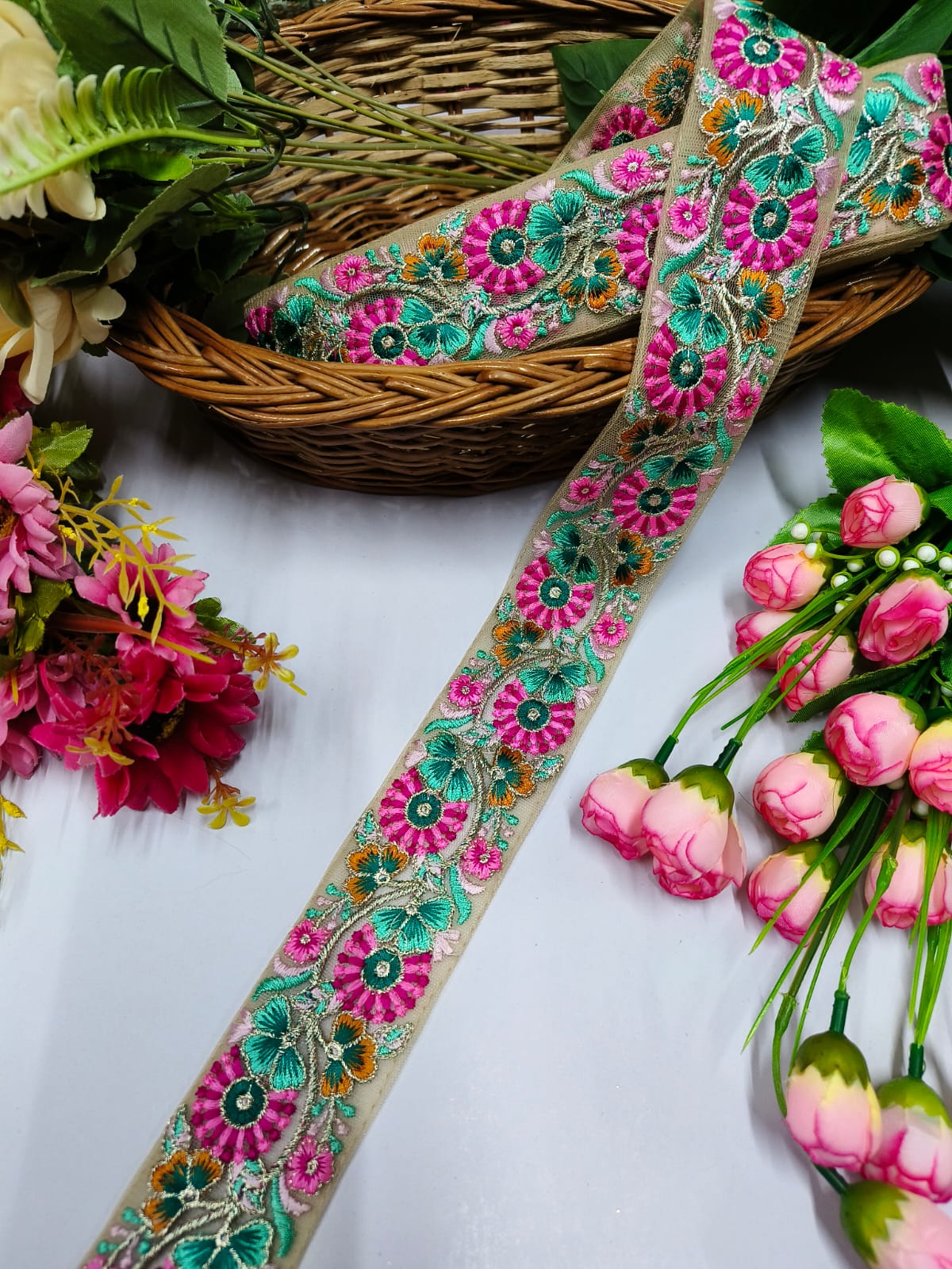 Embroidered Fabric Trim Indian Embroidery Sari Border Crafting Saree Sewing Decorative Beach Bag Cushions Trimmings Ribbons Tape, Jewelry Making Trim, Table Runner Lace - Multi