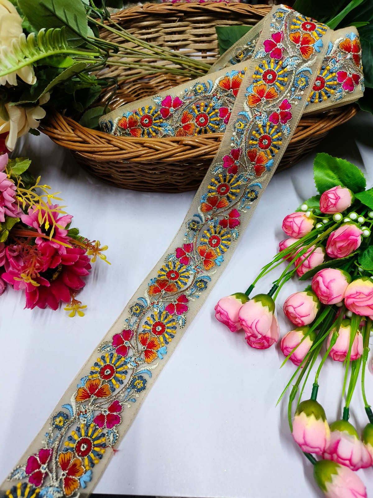 Embroidered Fabric Trim Indian Embroidery Sari Border Crafting Saree Sewing Decorative Beach Bag Cushions Trimmings Ribbons Tape, Jewelry Making Trim, Table Runner Lace - Multi