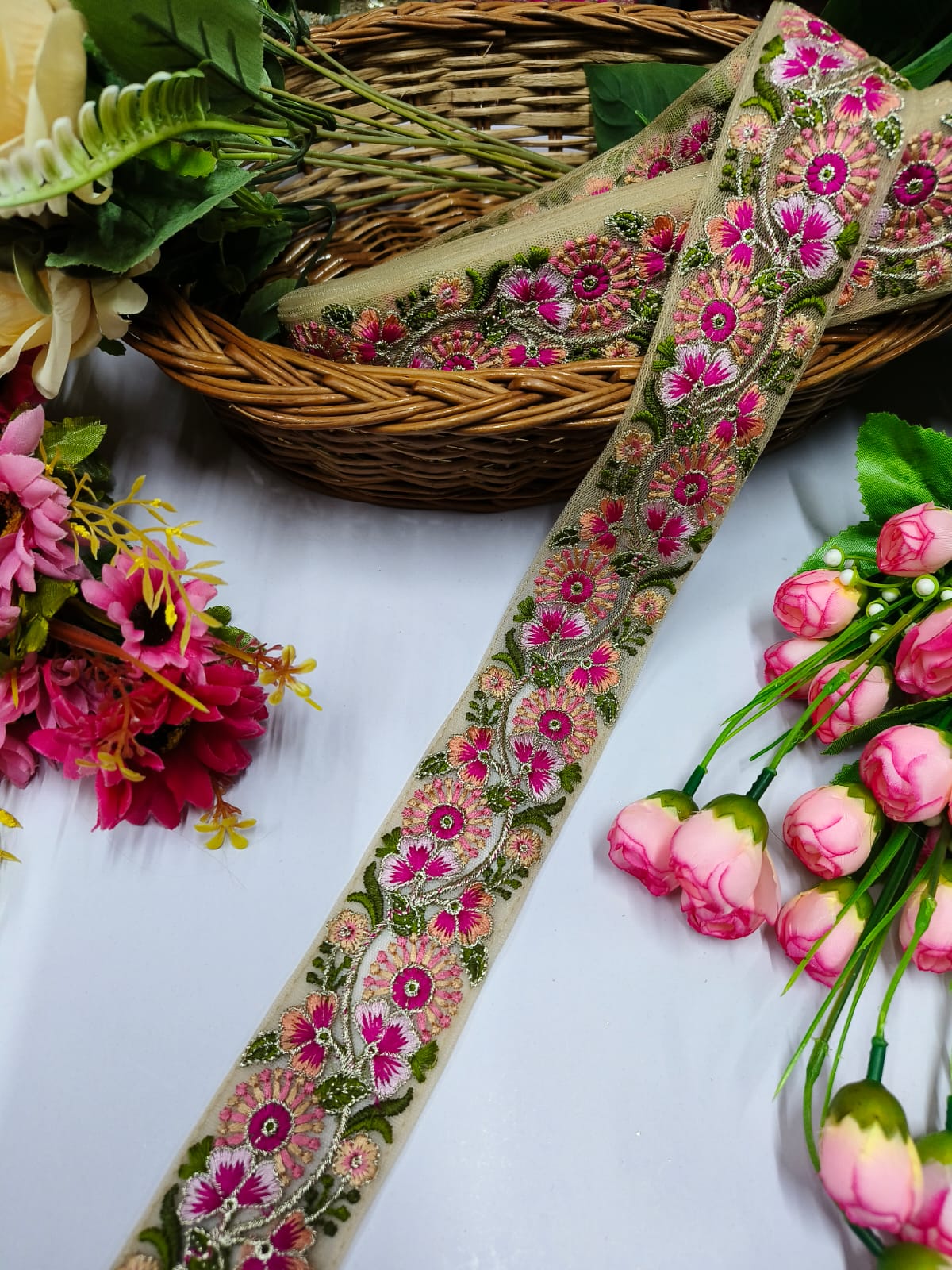 Embroidered Fabric Trim Indian Embroidery Sari Border Crafting Saree Sewing Decorative Beach Bag Cushions Trimmings Ribbons Tape, Jewelry Making Trim, Table Runner Lace - Multi