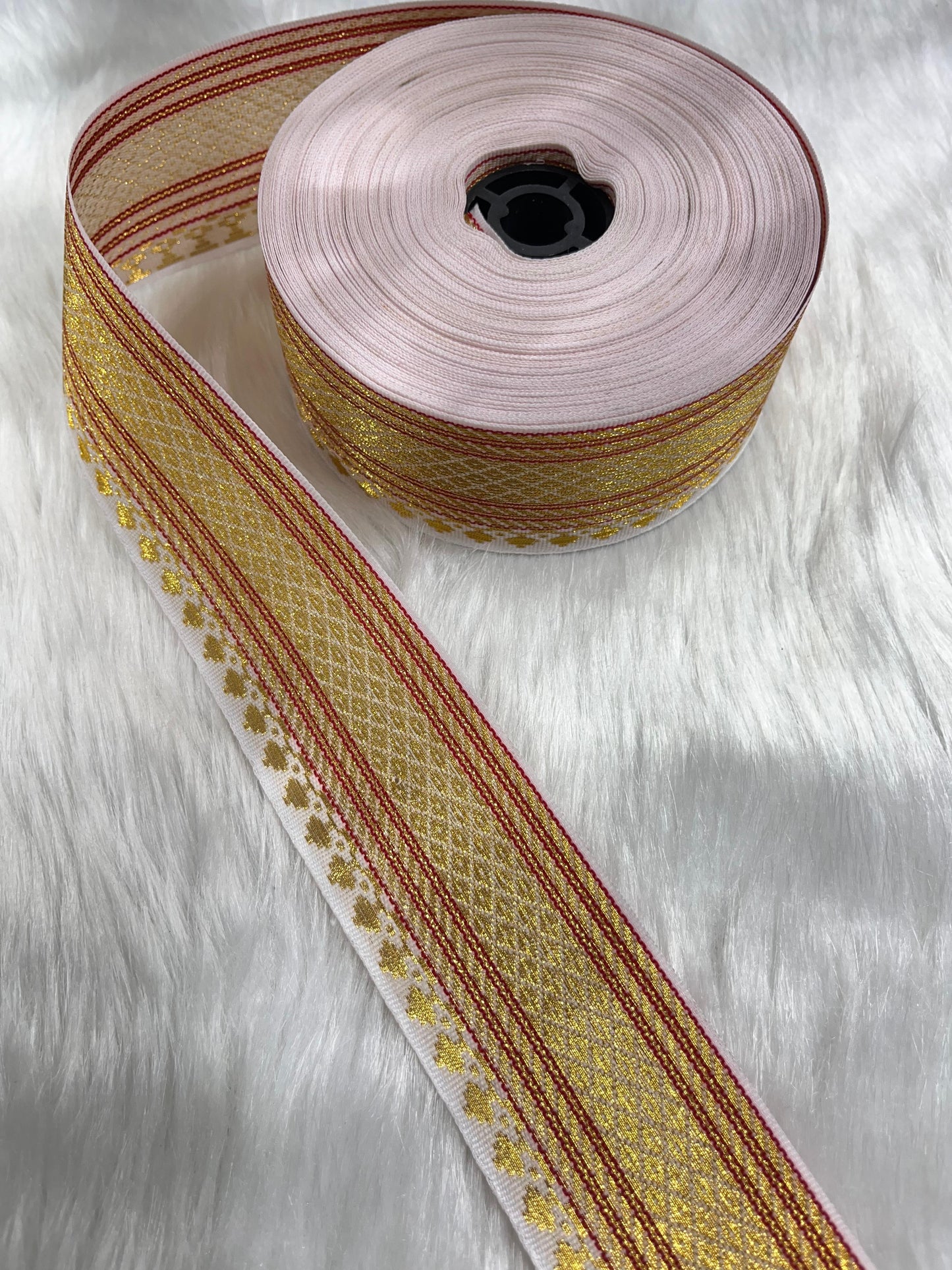 Beautiful Banarasi Border Lace – 9 Meters, 1.5-Inch Width, Handwoven Elegance | White