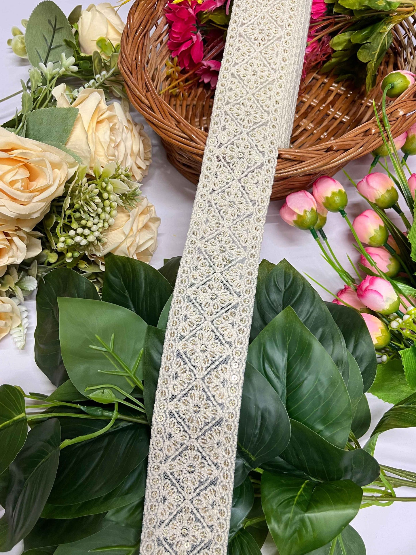 Dyble Lucknowi Lace in Soft Off White  – 9 Meter Roll