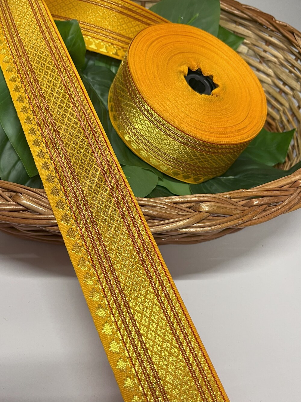 Beautiful Banarasi Border Lace – 9 Meter, 1.5 Inch Width – Traditional Embellished Trim, Yellow