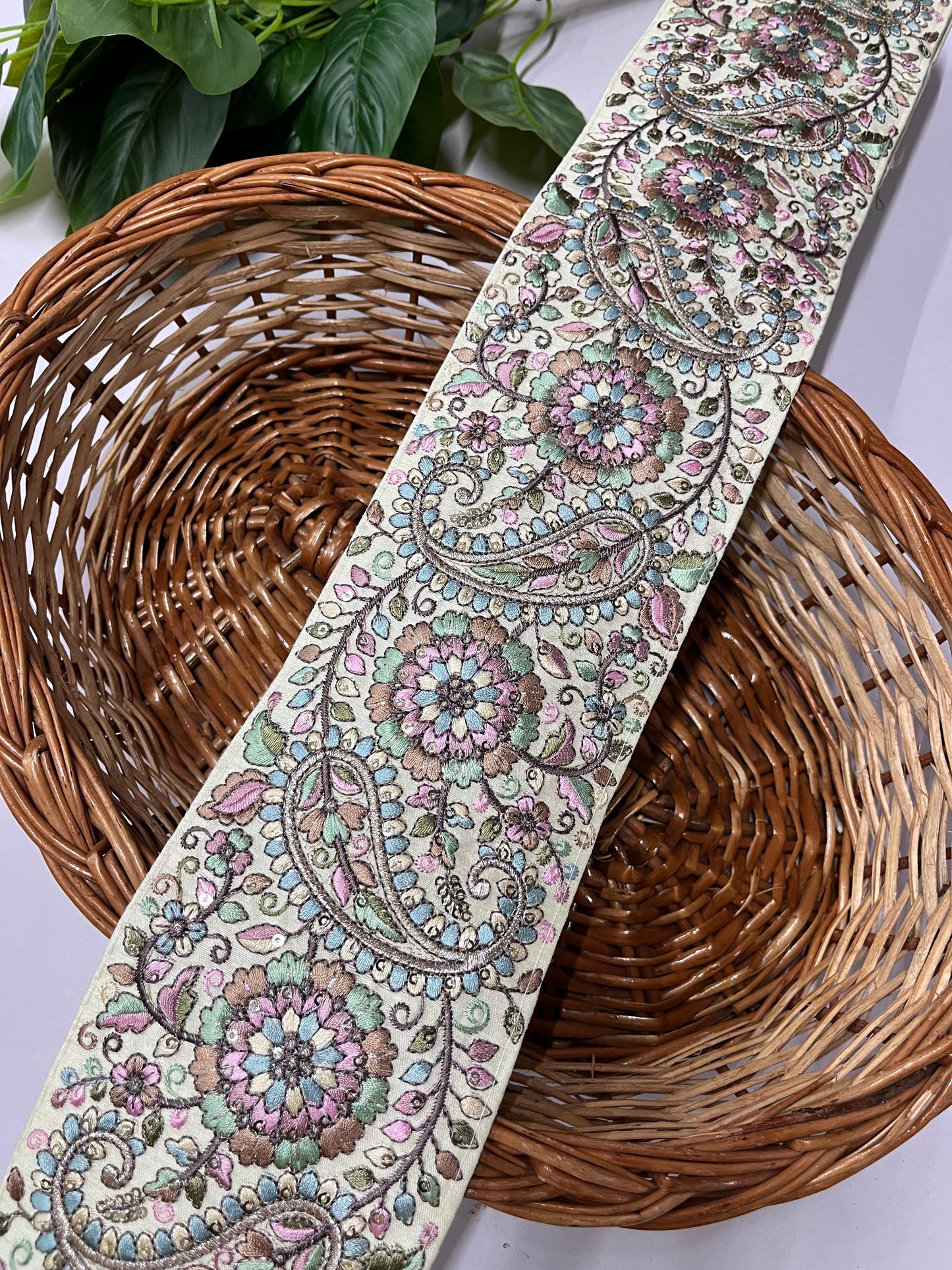Mango Design Indian Embellishment Embroidered Trim – Thread Embroidered Lace for Sarees, Dresses & Crafting – 9 Meter | Pink White