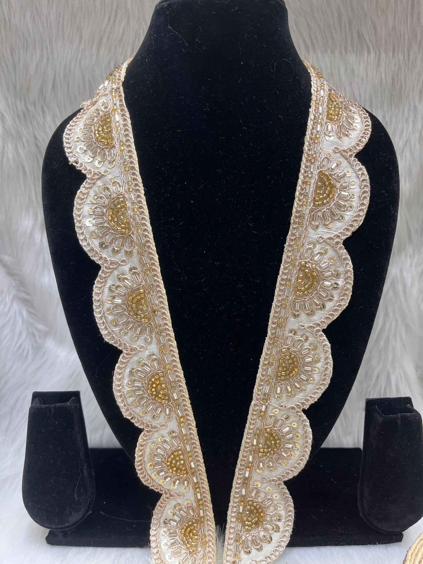 Designer Maggam Work Lace Border – 9 Meters, 1.5-Inch Width, Handcrafted Embroidery | White